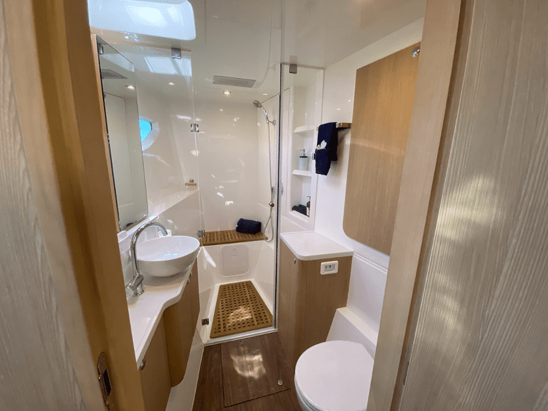 Avis sur l'Aquila 42