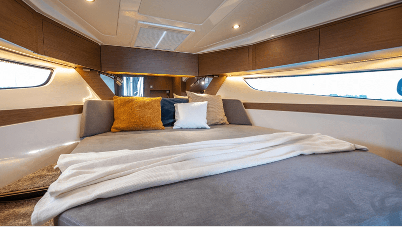 Beneteau Antares 11 Fly Review