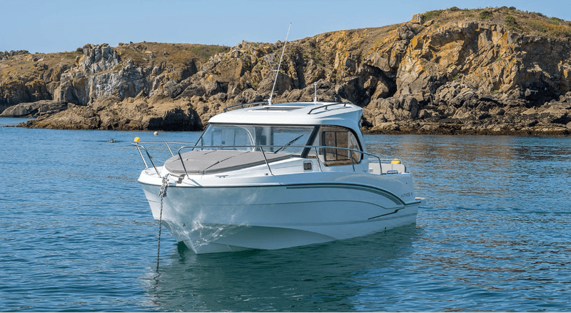 Review Beneteau Antares 8