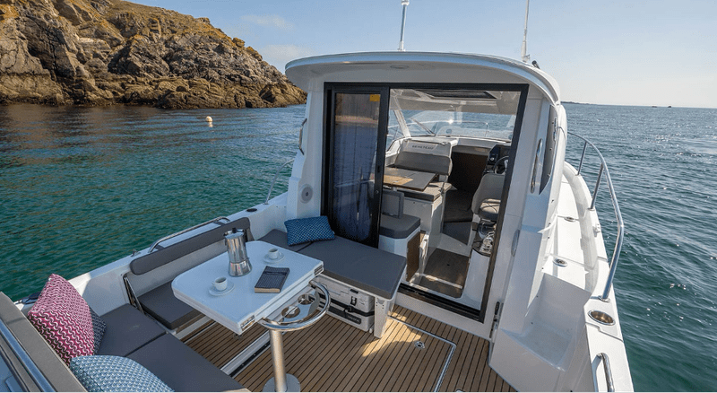 Review Beneteau Antares 8