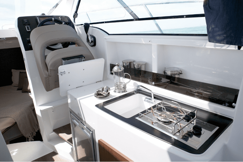 Review Beneteau Antares 8