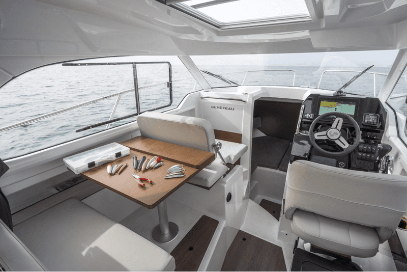 Review Beneteau Antares 8
