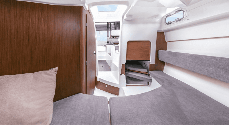 Review Beneteau Antares 8