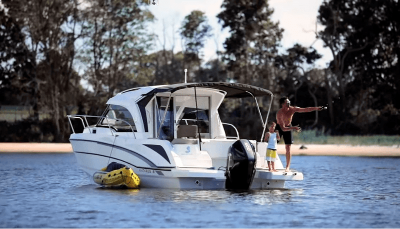 Review Beneteau Antares 8