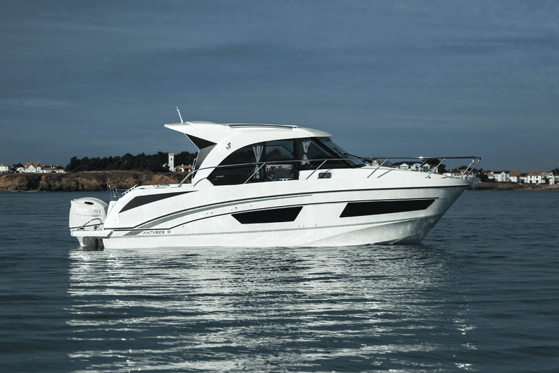 Review Beneteau Antares 9