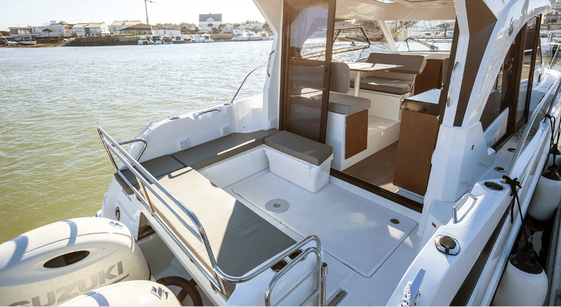 Review Beneteau Antares 9