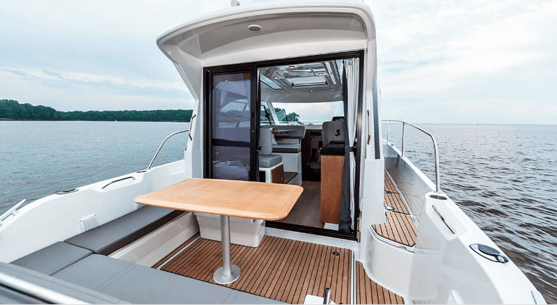 Review Beneteau Antares 9