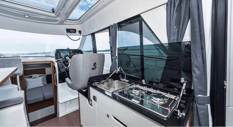 Review Beneteau Antares 9