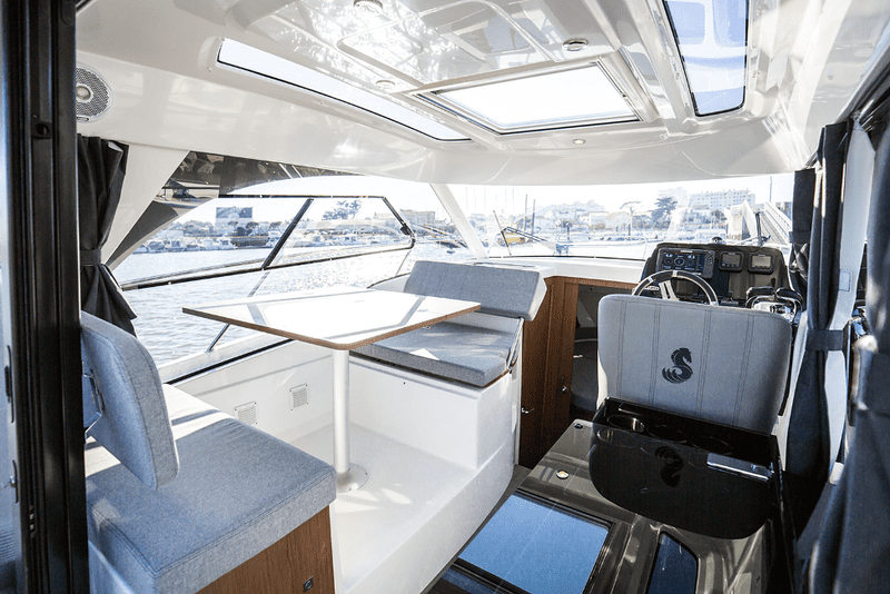Review Beneteau Antares 9