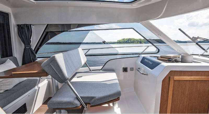 Review Beneteau Antares 9