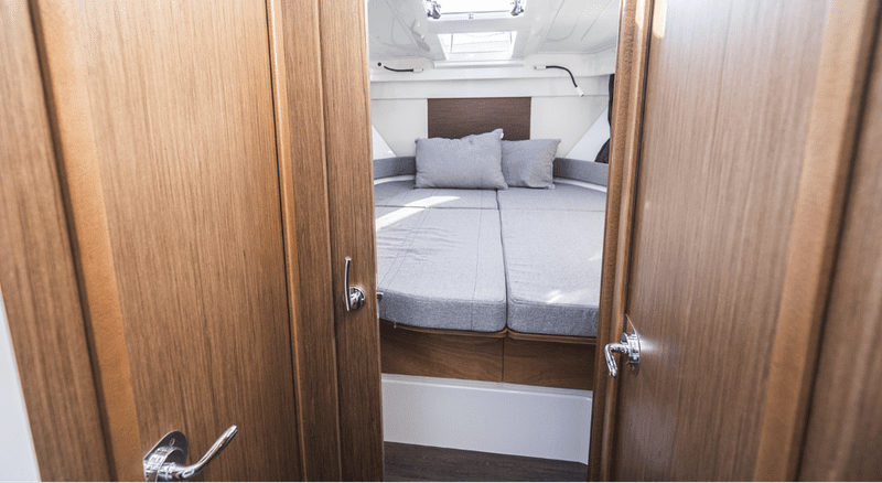 Review Beneteau Antares 9