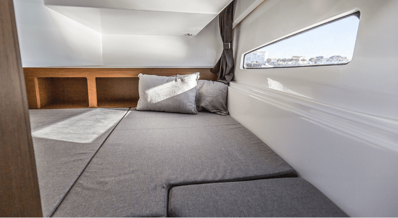 Review Beneteau Antares 9