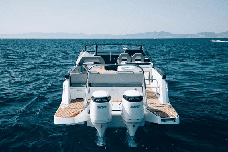 Revue Beneteau Flyer 10