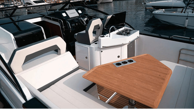 Revue Beneteau Flyer 10