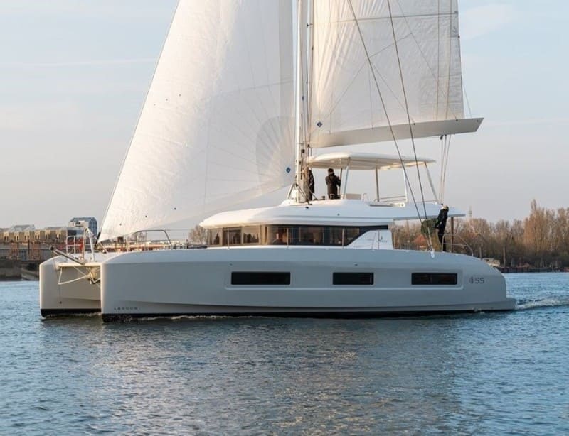 Avis Lagoon 55