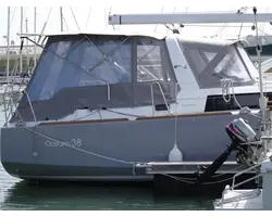 Cockpit enclosure on acrh - OCEANIS 38.1 (2017)