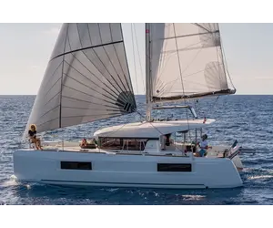 Top 5 Best Yachts From 10 to 12 Meters (33-40 ft) in 2023 Top 5 Best Yachts From 10 to 12 Meters (33-40 ft) in 2023