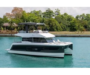 Review Fountaine Pajot MY5 Review Fountaine Pajot MY5