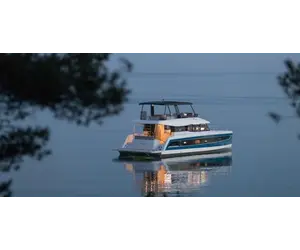 Review Fountaine Pajot MY6 Review Fountaine Pajot MY6