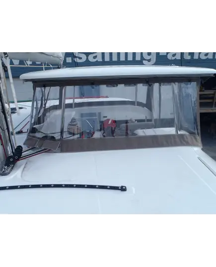 Side panels on fixed bimini LAGOON 42 (2016)