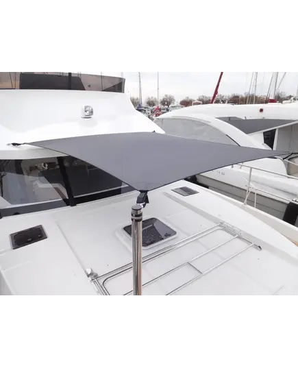 Front sun bathing sun shade - SWIFT TRAWLER 48 (2022)