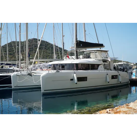 Lagoon 42 (2017 / 3 cabins) for Sale