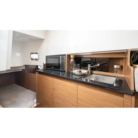 Beneteau Flyer 9 SUNdeck, 16 image Beneteau Flyer 9 SUNdeck, 16 image