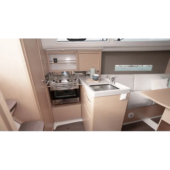 Beneteau Oceanis 30.1, 14 image Beneteau Oceanis 30.1, 14 image
