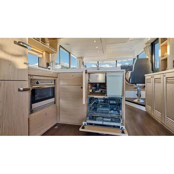 Beneteau Swift Trawler 48, 25 image Beneteau Swift Trawler 48, 25 image