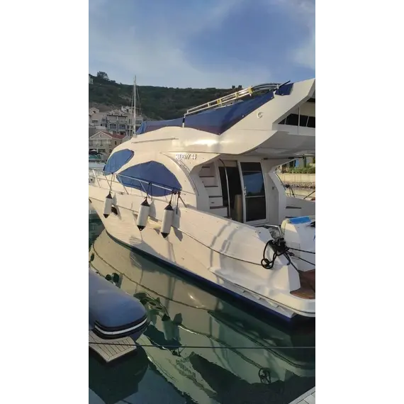 Majesty 44 (2007 / 3 cabines)