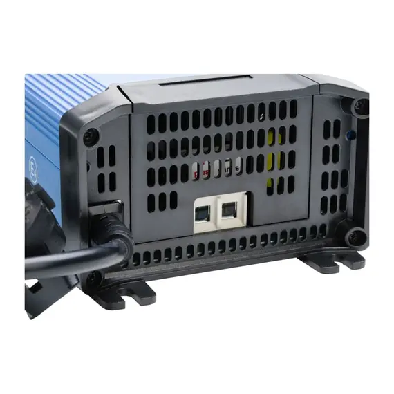 Blue Smart IP22 Charger 12/30 (1), 2 image Blue Smart IP22 Charger 12/30 (1), 2 image