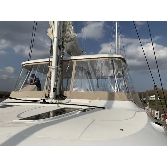Pare-brise sur le hardtop LAGOON 55 (2021)