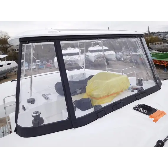 Vitre de pare-brise sur le hardtop LAGOON 51 (2022)