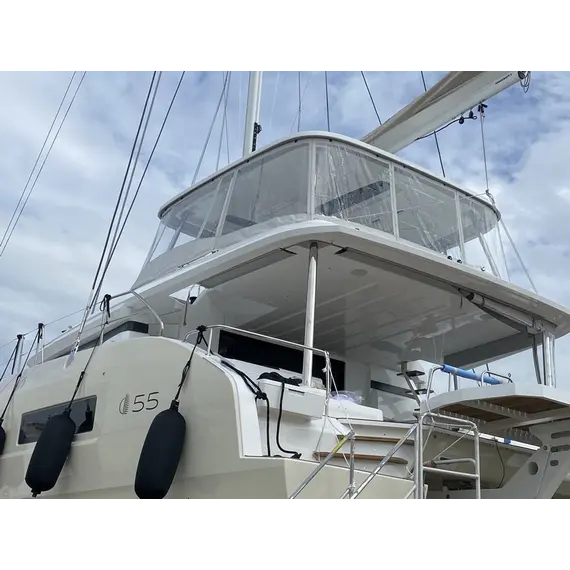 Panneaux latéraux sur le hardtop LAGOON 55 (2021)