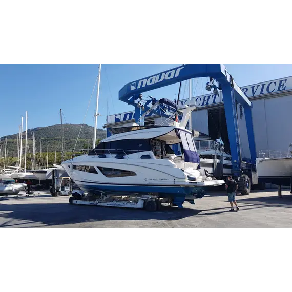 Regal 42 Fly (2021 / 2 cabins), 11 image Regal 42 Fly (2021 / 2 cabins), 11 image