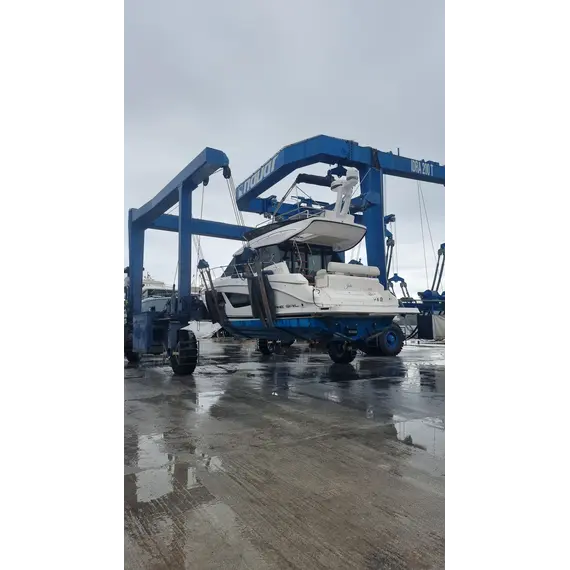 Regal 42 Fly (2021 / 2 cabins), 12 image Regal 42 Fly (2021 / 2 cabins), 12 image