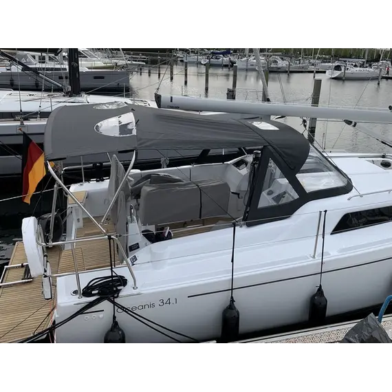 Biminitop on handrail - OCEANIS 34.1 (2022)