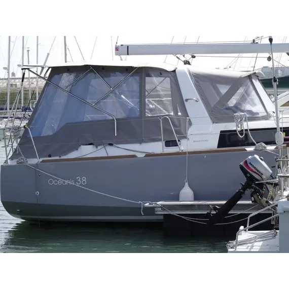 Enclos de cockpit sur acrh - OCEANIS 38.1 (2017)