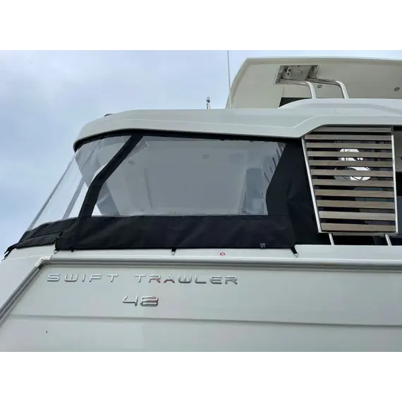 Enclos du cockpit - SWIFT TRAWLER 48 (2022), 2 image Enclos du cockpit - SWIFT TRAWLER 48 (2022), 2 image