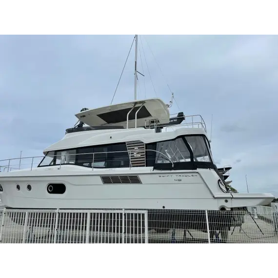 Enclos du cockpit - SWIFT TRAWLER 48 (2022), 3 image Enclos du cockpit - SWIFT TRAWLER 48 (2022), 3 image