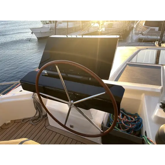 Housse de poste de barre tribord - PVC confort Thira 80 (2024), 2 image Housse de poste de barre tribord - PVC confort Thira 80 (2024), 2 image