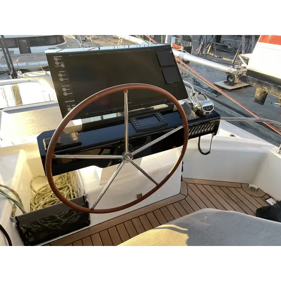 Housse de poste de barre tribord - PVC confort Thira 80 (2024), 2 image Housse de poste de barre tribord - PVC confort Thira 80 (2024), 2 image