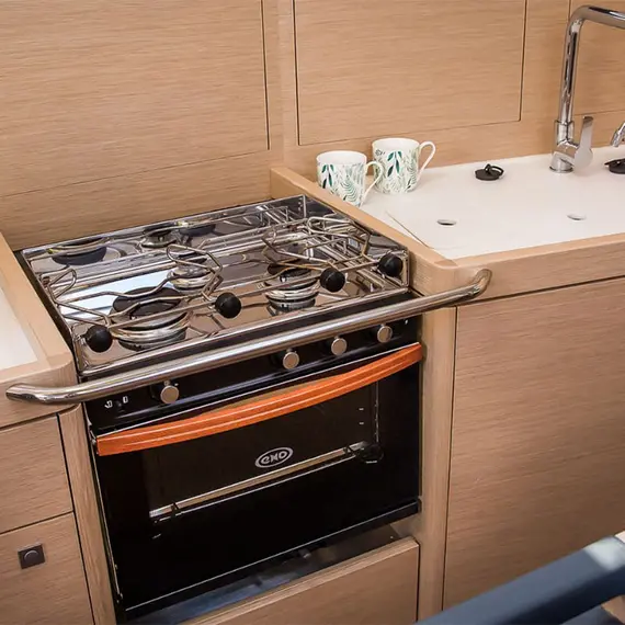 Cuisinière avec four et gril, 3 image Cuisinière avec four et gril, 3 image