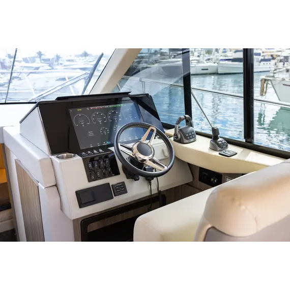 Regal 42 Fly (2021 / 2 cabins), 2 image Regal 42 Fly (2021 / 2 cabins), 2 image