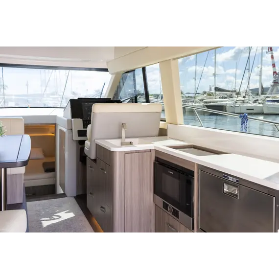 Regal 42 Fly (2021 / 2 cabins), 4 image Regal 42 Fly (2021 / 2 cabins), 4 image