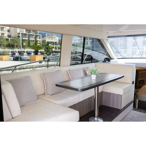 Regal 42 Fly (2021 / 2 cabins), 13 image Regal 42 Fly (2021 / 2 cabins), 13 image