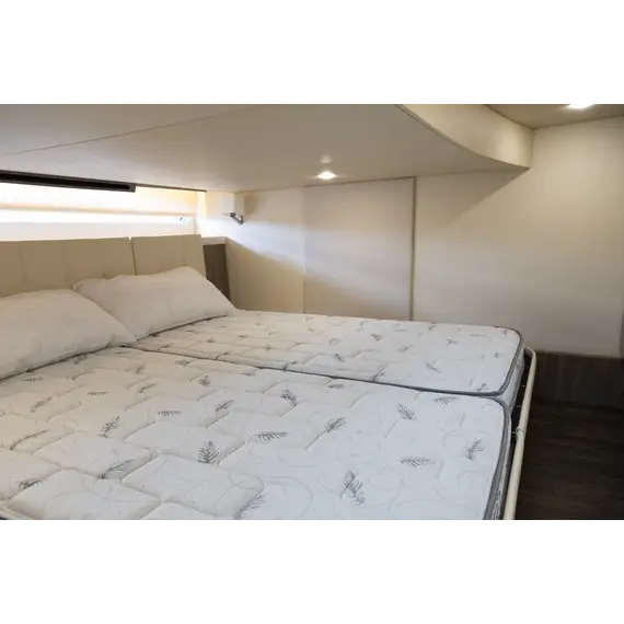 Regal 42 Fly (2021 / 2 cabins), 18 image Regal 42 Fly (2021 / 2 cabins), 18 image